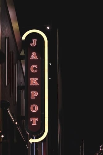 Jackpot progressif dans les casinos : types et conditions de gain