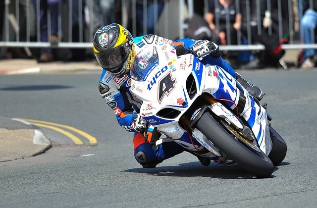 Pour les Amateurs de Moto: Les Meilleurs Championnats du Monde sur des Motos à Grande Vitesse